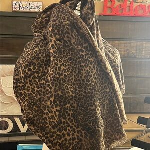Elegant Leopard Print Women's Scarf